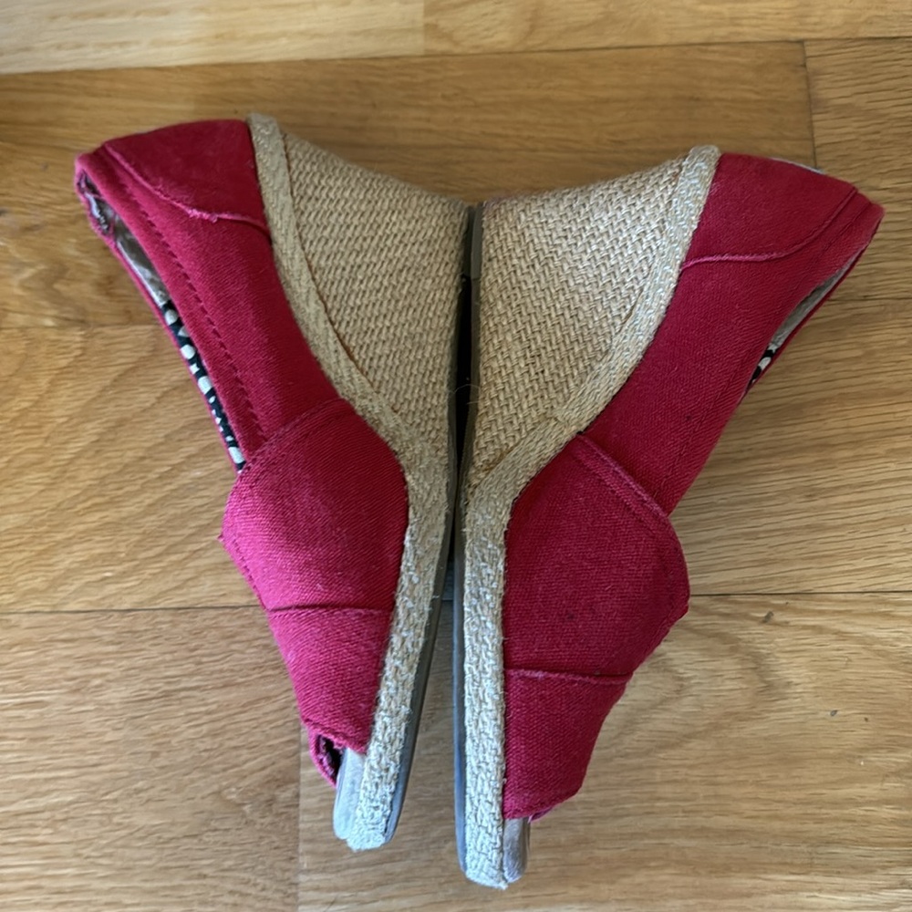 TOMS red wedge heel peep toe espadrilles, size 8.5